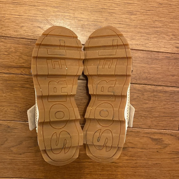 Women’s Sorel Kinetic Tennis shoe size 8 - Picture 3 of 3